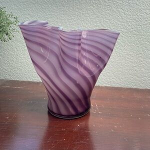 Amethyst Purple handkerchief Ruffle Swirl Glass Vase